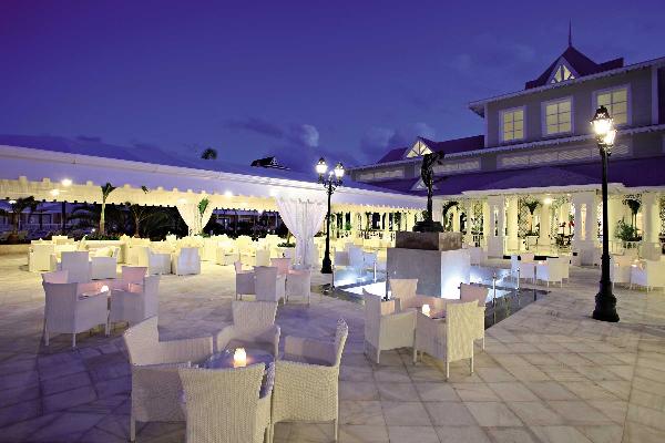 Hotel Bar at Luxury Bahia Principe Ambar Green Don Pablo Collection